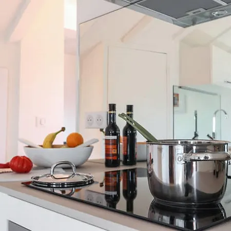 Apartment Le Gilly 6 - F3 Exceptionnel, Vue Mer, Moderne, Climatisation, Vieux-nice *